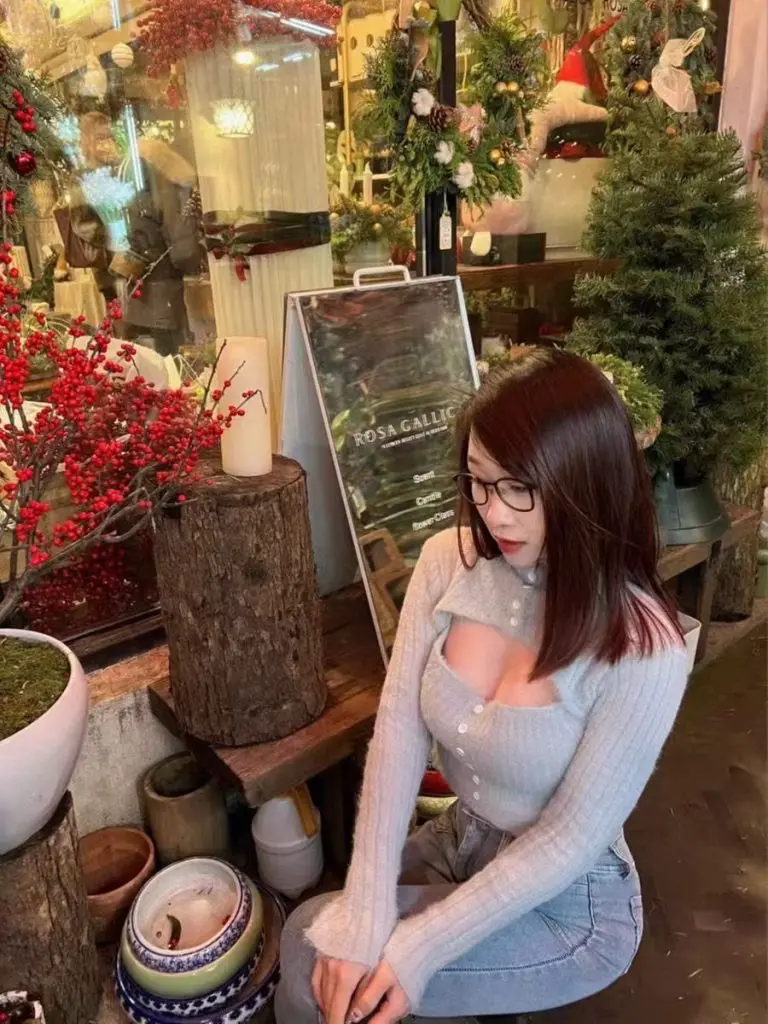 [依不婷]云朵好甜纯欲风仿貂毛长袖上衣半高领镂空打底针织衫