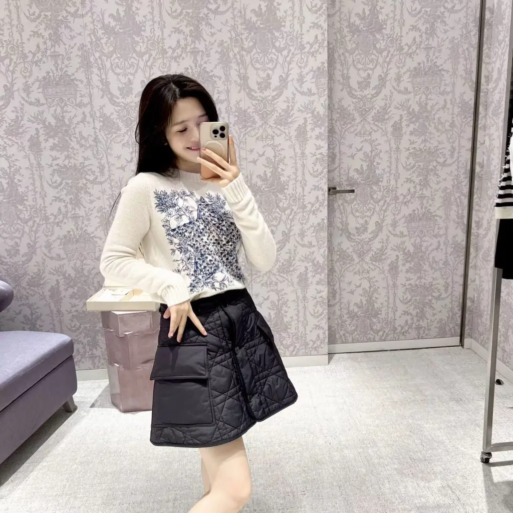 Baling高定 D家秋季女孔洞五角星针织衫植物花卉刺绣毛衣