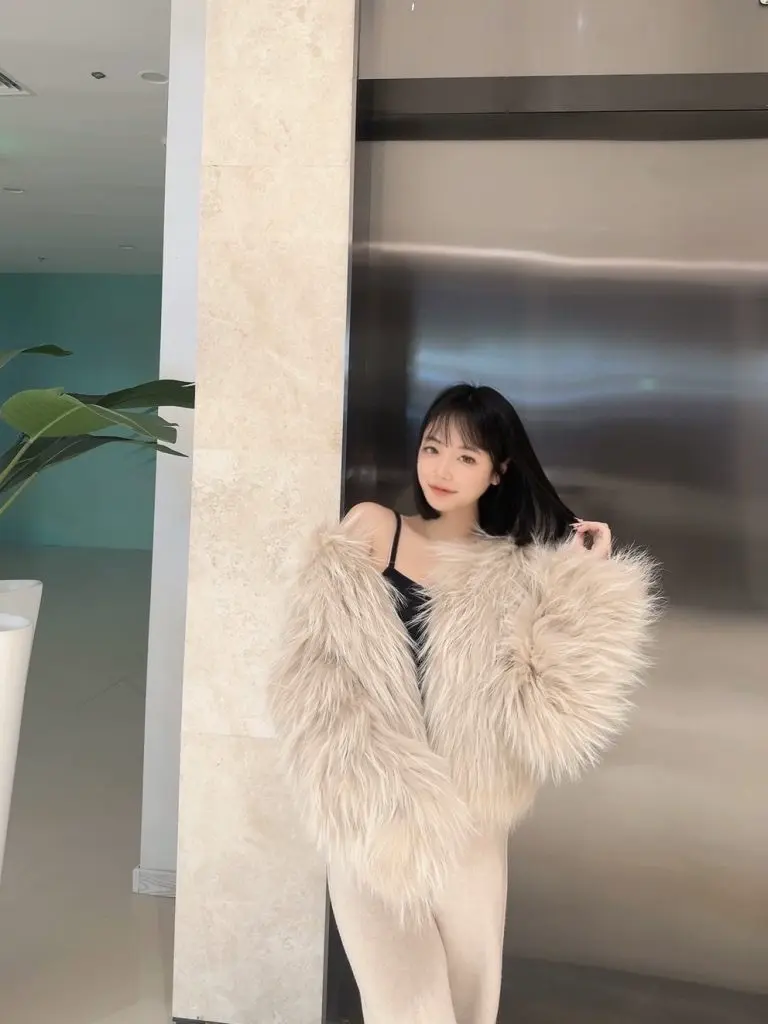 UPFURS貉子毛双面编织皮草外套女短款V领美拉德穿搭