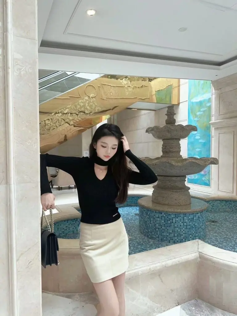 BANANA CICI秋冬复古挂脖V领镂空针织衫女打底衫上衣