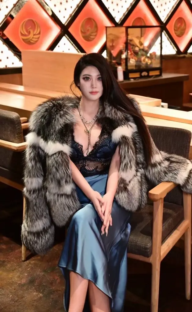 For Fay 美神降临蓝色/超重工缎面拼接蕾丝花边V领性感包臀吊带裙