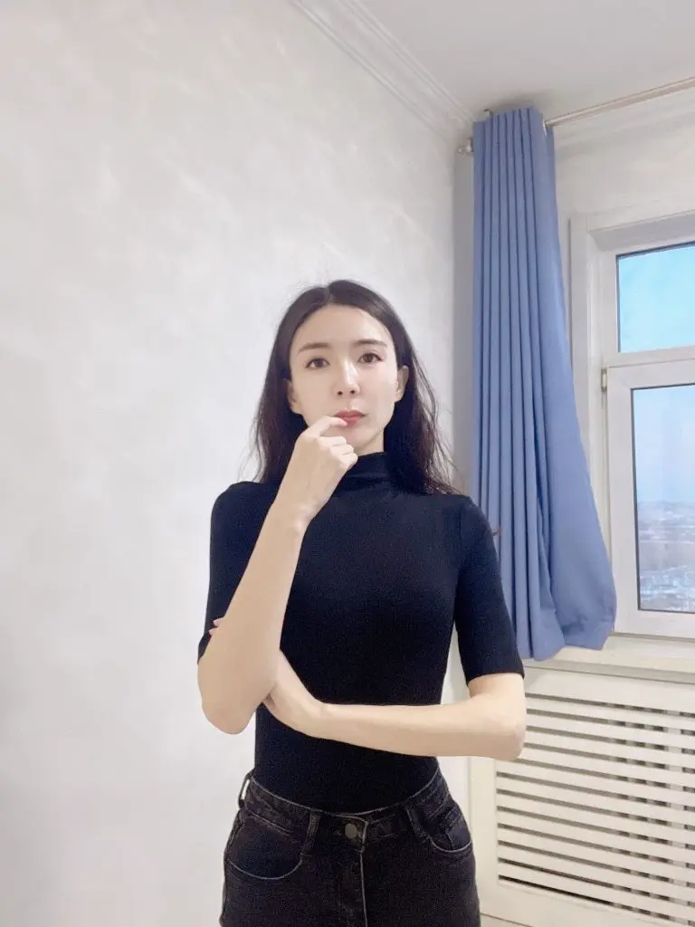 [韩登莱]针织半高领打底衫女内搭秋冬半袖中袖五分袖洋气黑色上衣