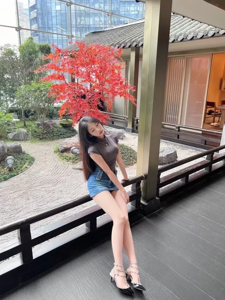 [lludadada]鹿辣辣 【新色】我愿称之为直男杀手 穿上就是轻熟风大姐姐半高领