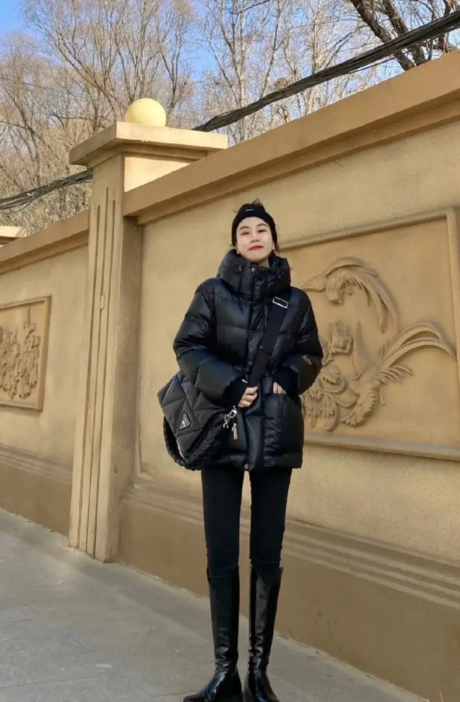 [4SeasonsYou 知季]黑色短款羽绒服女小个子连帽加厚抽绳收腰白鸭绒面包服