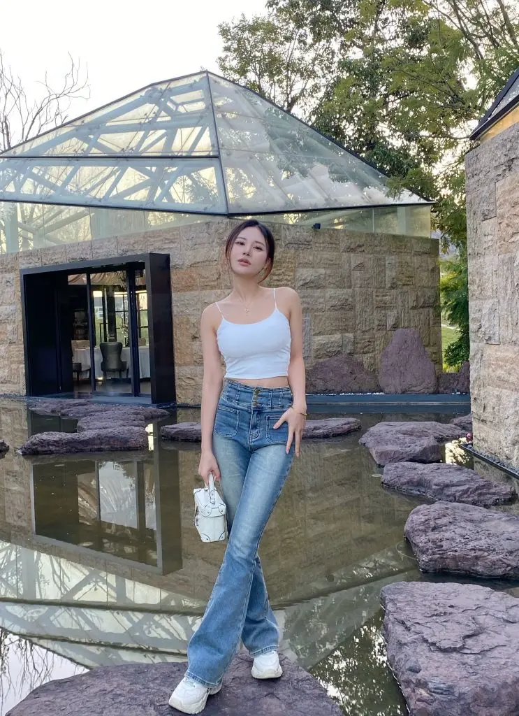 早安樊樊鱼骨高腰牛仔女秋冬加绒修身设计感收腰显瘦微喇裤子