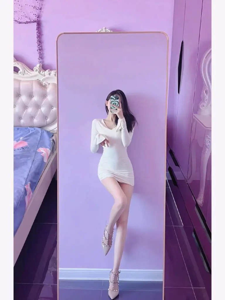 [精典华伦天奴铆钉鞋]铆钉高跟鞋细跟华伦V家柳钉尖头女鞋夏季裸色真皮单鞋凉鞋女