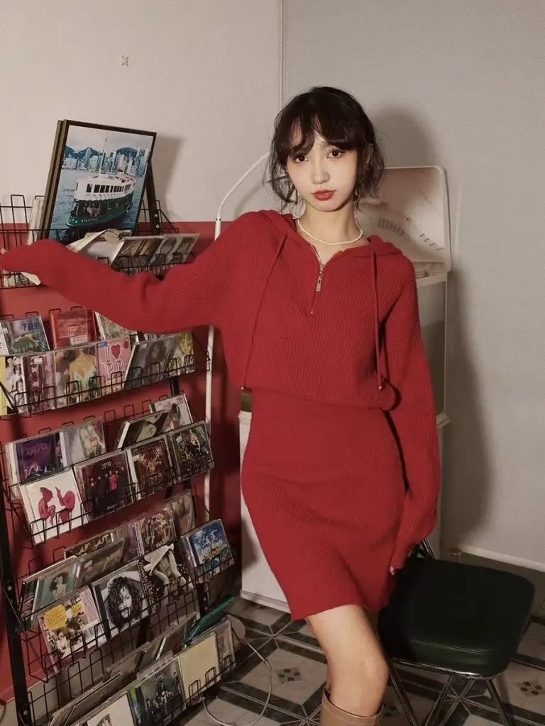 [杨莫莫]秋冬季女装红色订婚礼服毛衣连衣裙针织高端精致包臀裙子