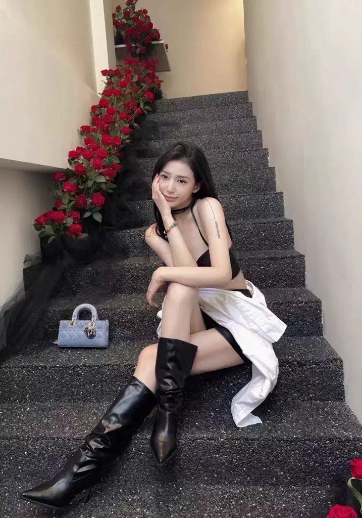 [致一女鞋]羊皮版~欧美辣妹尖头褶皱长靴女细跟高筒堆堆靴高跟不过膝长筒靴