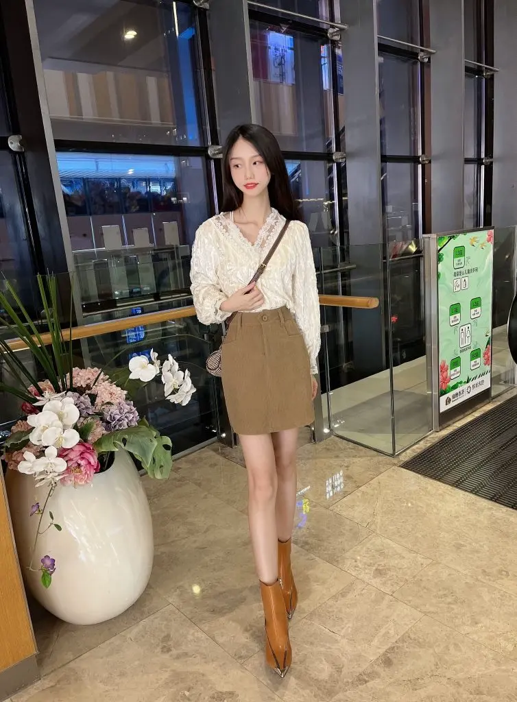 [彩姿妮]墨本街区~尖头瘦瘦靴细跟秋冬中跟真皮裸靴侧拉链时尚短靴女