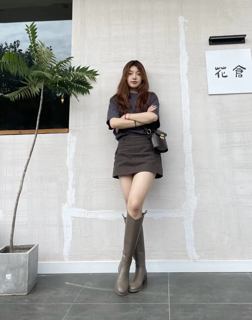 JONCARZZ白色长靴女秋平底显瘦高筒骑士靴V口真皮长筒靴C107