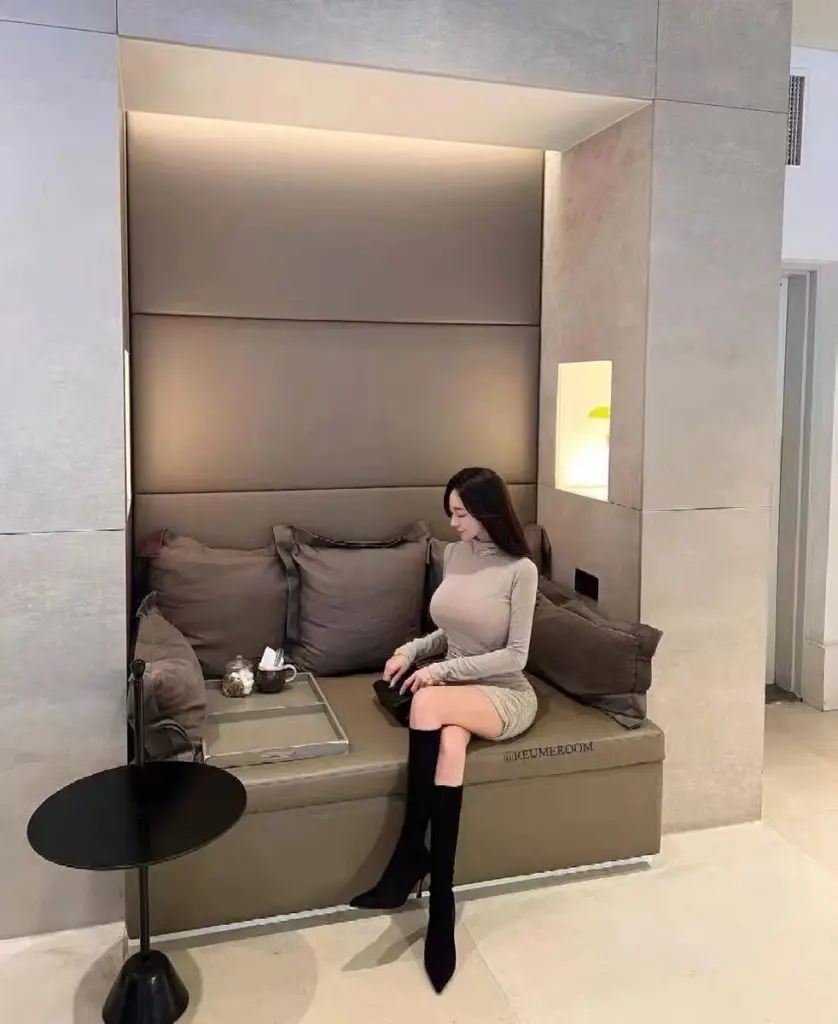 [百色百姿]尖头弹力靴女冬季黑色长靴女细跟性感显瘦高跟靴子长筒靴女不过膝