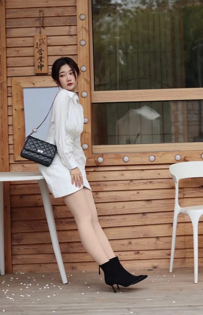 [英小馆]猫跟短靴女小跟裸靴欧洲站尖头细跟绒面弹力袜靴网红奶茶色瘦瘦靴