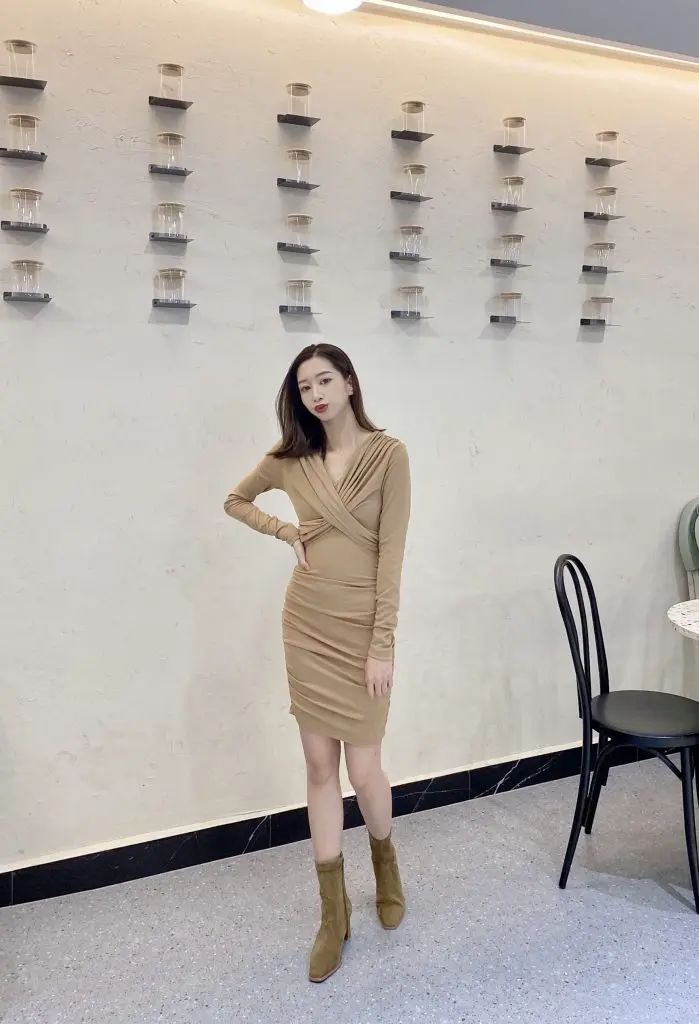 [安妮小姐精品女鞋]靴子高跟磨砂短靴女款超火高级感方头气质粗跟瘦瘦靴