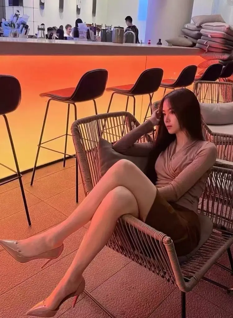 [ruigua weimei]秋季网红单鞋女尖头性感裸色女百搭侧空细跟ol高跟鞋