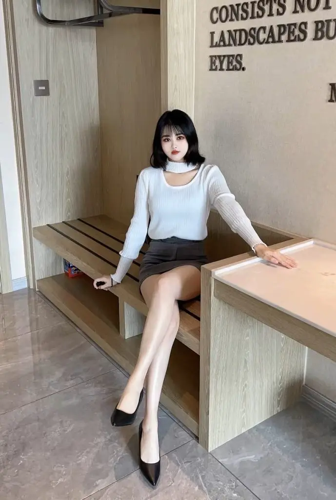 yixinwanyu 婉里家女鞋 真皮高跟鞋女细跟气质尖头米白色职业工作不累脚浅口单鞋