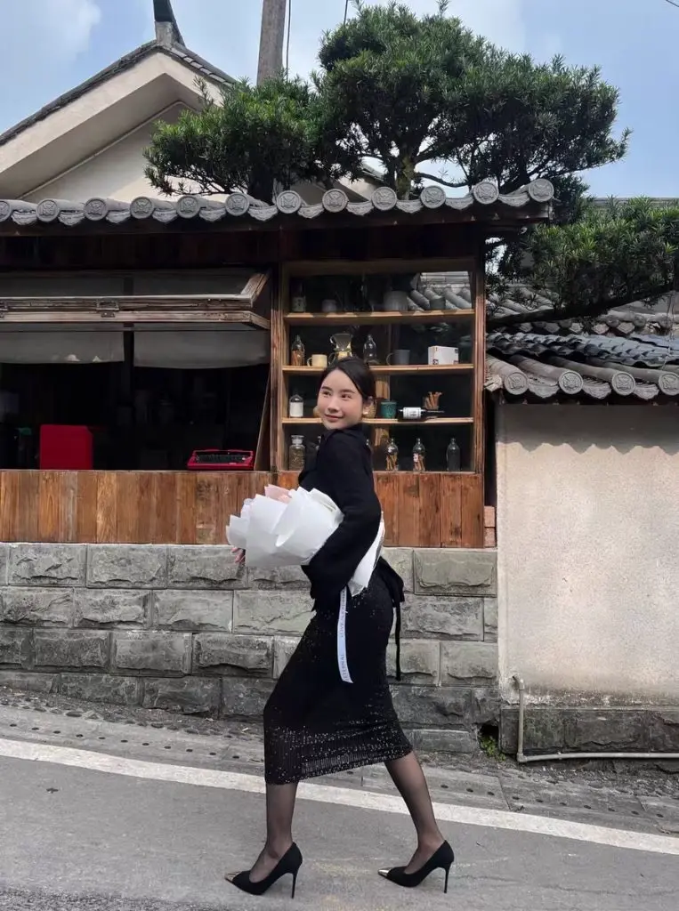 [玛莉琪]法式黑色高跟鞋女高级感设计感小众金属尖头性感细跟