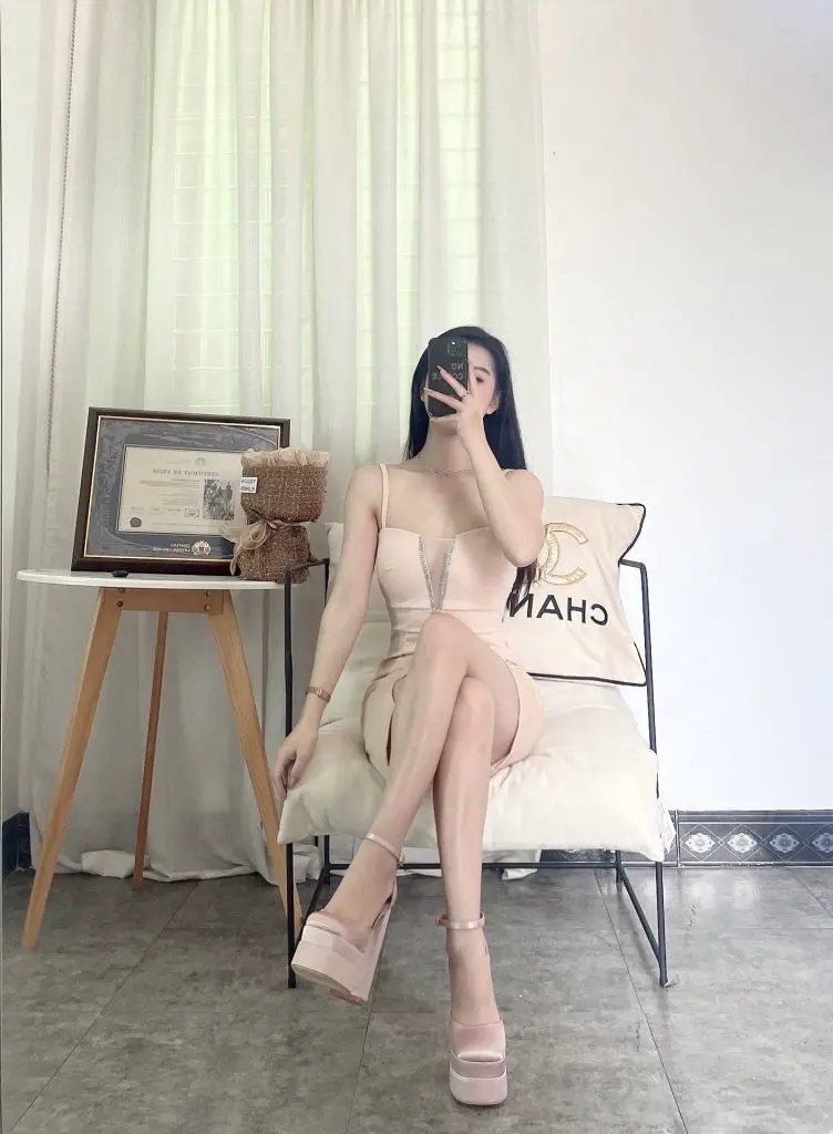 [KWOKFOOK]性感网纱拼接流苏装饰低胸包臀别致独特裙一忘皆空赫本内搭连衣裙