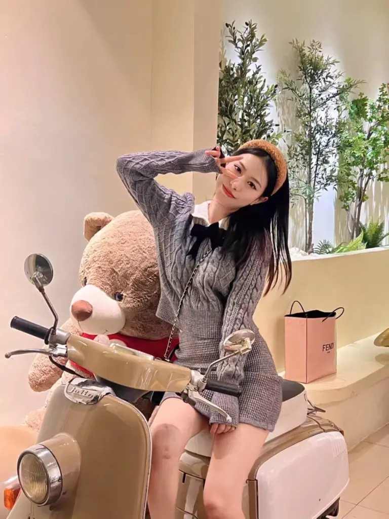 [雪地欧]气质针织毛衣两件套蝴蝶结撞色翻领短款上衣修身显瘦包臀裙套装女