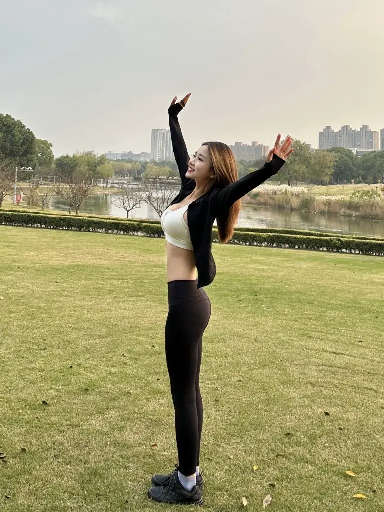 [暴走的萝莉]瑜伽裤女高腰提臀运动训练健身瑜伽服跑步紧身鲨鱼裤春