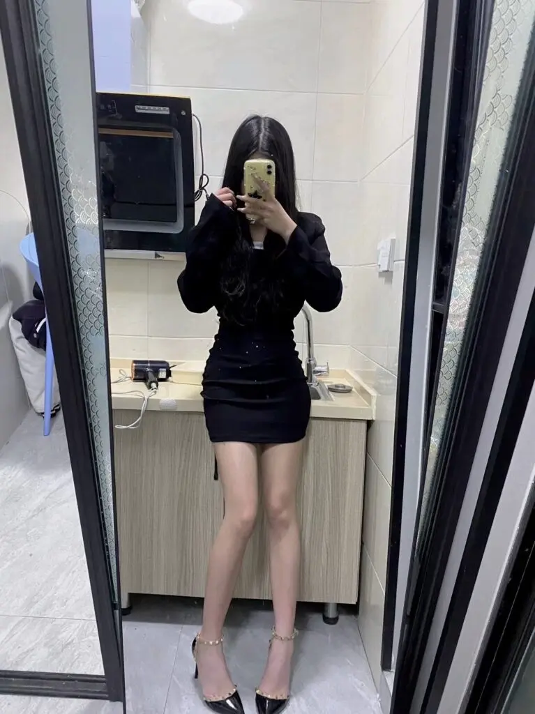 [咔熙乐欧]欧美铆钉高跟鞋女细跟一字带包头性感法式小众尖头凉鞋