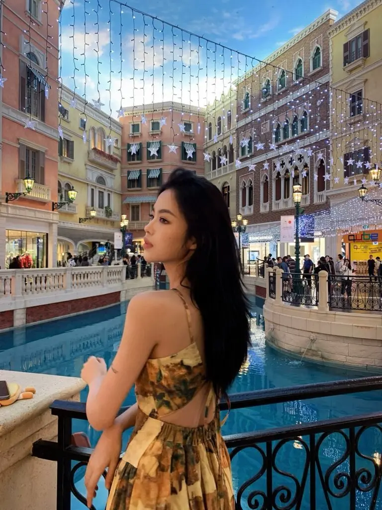 [1R STUDIO]新中式复古印花吊带连衣裙女设计感褶皱露背显瘦度假裙