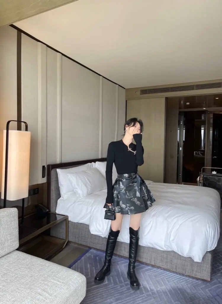 [DPLAY]新中式女装国风短款马面裙黑色提花防走光百褶裙小个子半裙