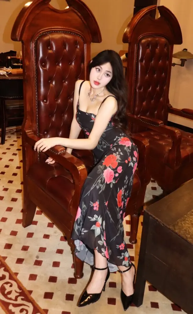 [隔壁王先生]黑色高跟鞋设计感小众气质名媛风V口时尚尖头百搭宴会包头凉鞋女