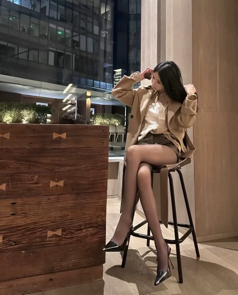 [可伊妮女鞋]黑色尖头高跟鞋细跟娜扎同款气质漆皮性感金属包头凉鞋女