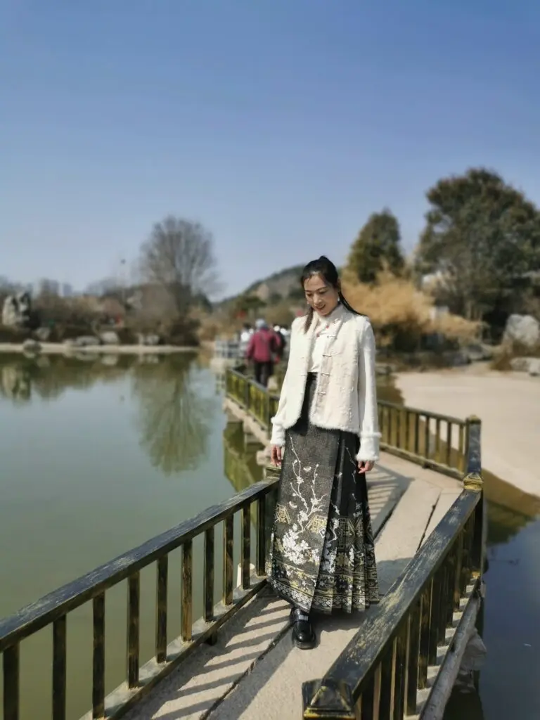 [重回汉唐]花宴景 直领对襟衫嫁衣马面裙套装明制汉服国风新中式