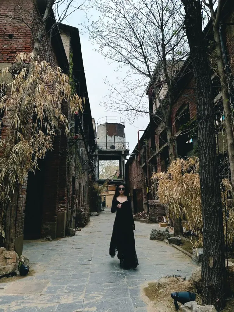 [IAMCPLUS]桑妮 画廊翩然 黑色裙子性感吊带连衣裙纯欲法式气质长裙