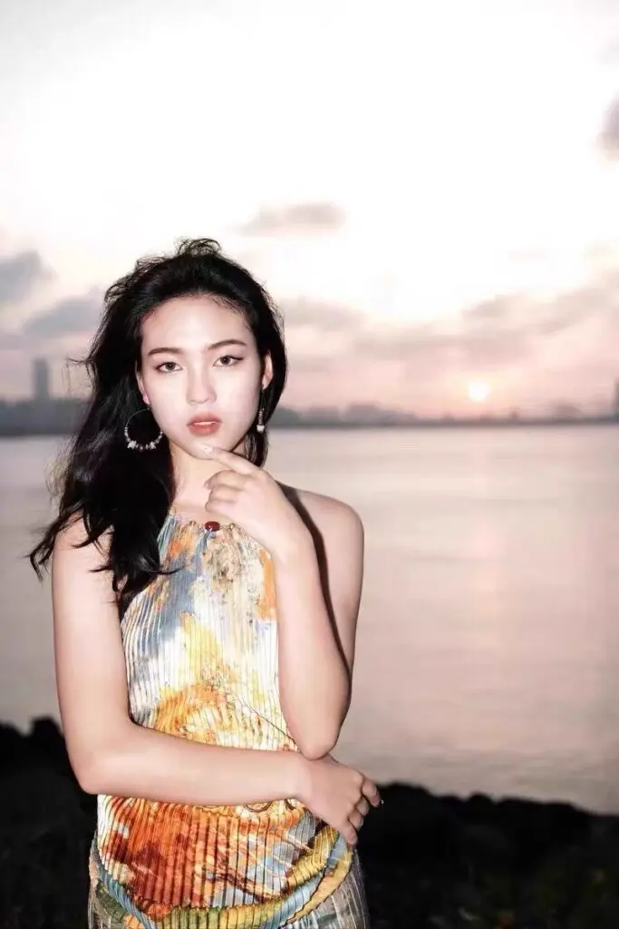 [ZENPP]泰式不规则油画挂脖吊带背心女夏季设计感小众外穿三角巾肚兜上衣