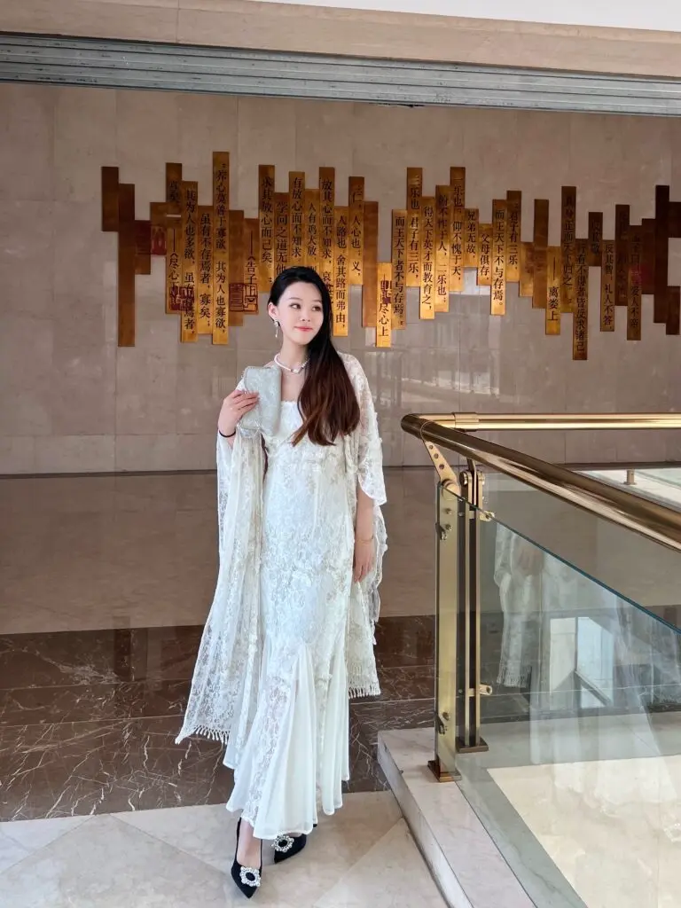 ReVe芮芙高定 【御蝶王后】金线蝴蝶蕾丝刺绣新中式风吊带连衣裙披肩