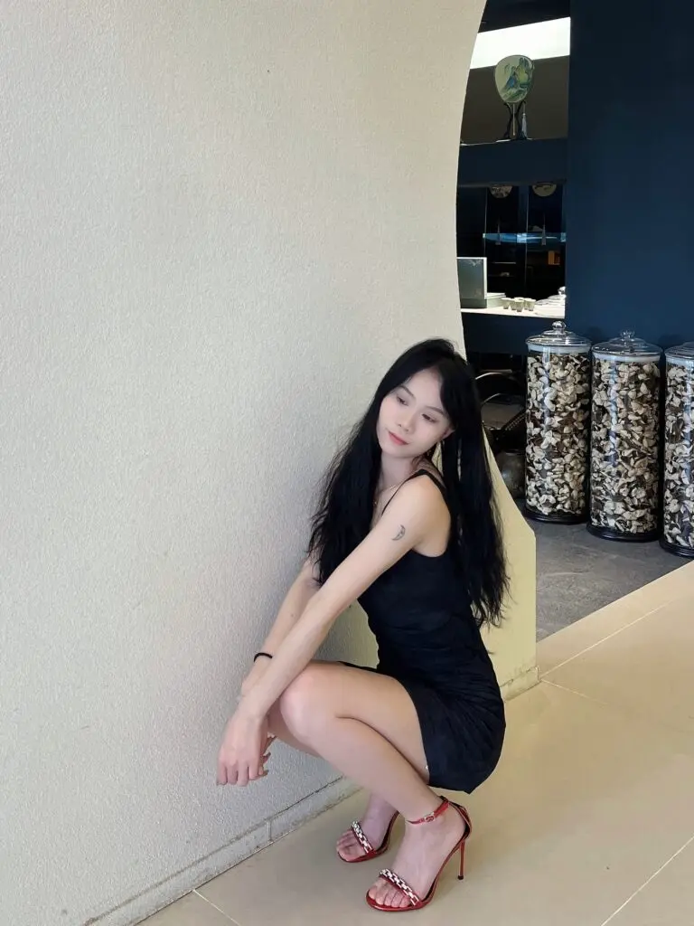 HMZ慧美姿 红色细跟高跟凉鞋女款夏季一字带爆款超火小个子配裙子OL