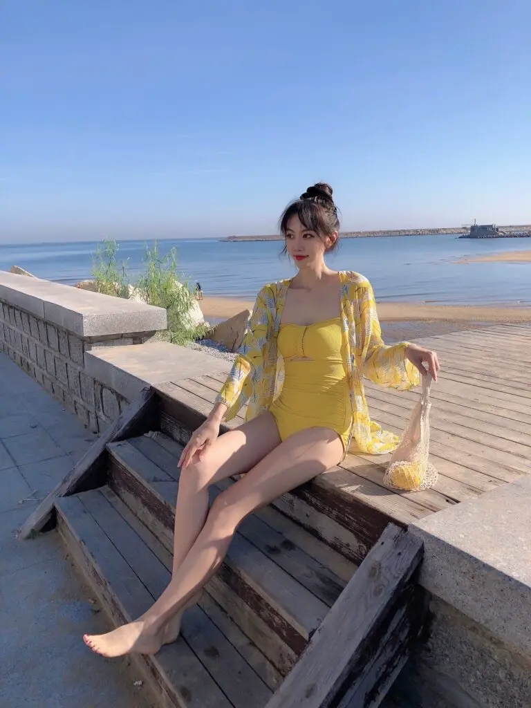 亦美珊 连体游泳衣女夏爆款显瘦微胖女孩遮肉高级感海边