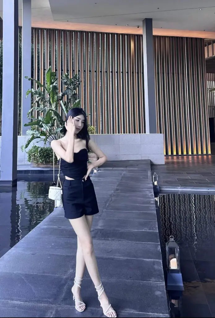 RC水晶蛇形缠绕细跟高跟鞋女性感名媛露趾一字带凉鞋女