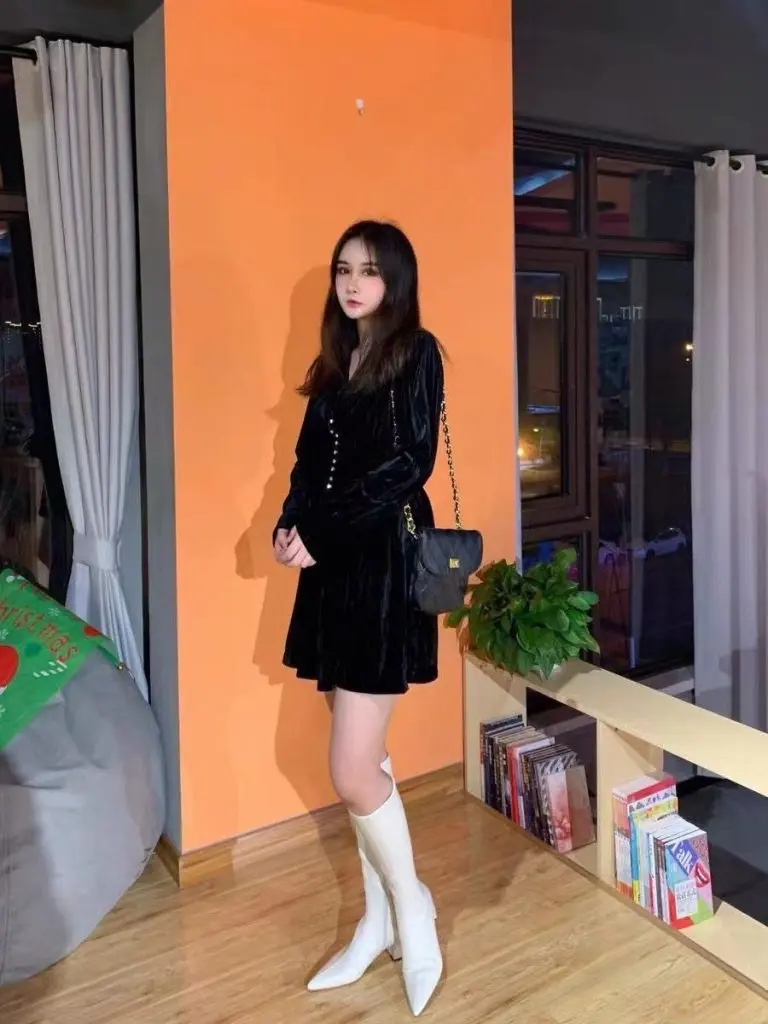 尖头长筒靴女秋冬真皮棕色长靴小个子靴子高跟鞋奶茶色高筒靴