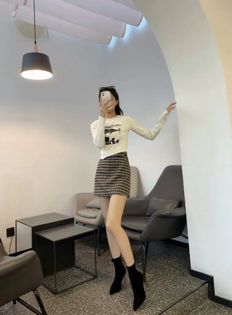 达芙妮/Daphne黑色唱片~尖头短靴女靴绒面细跟高跟弹力瘦瘦靴