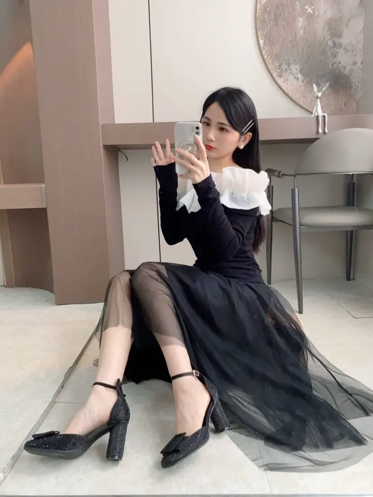 早春jisoo同款蝴蝶结方头中空单鞋一字带水钻粗高跟凉鞋女