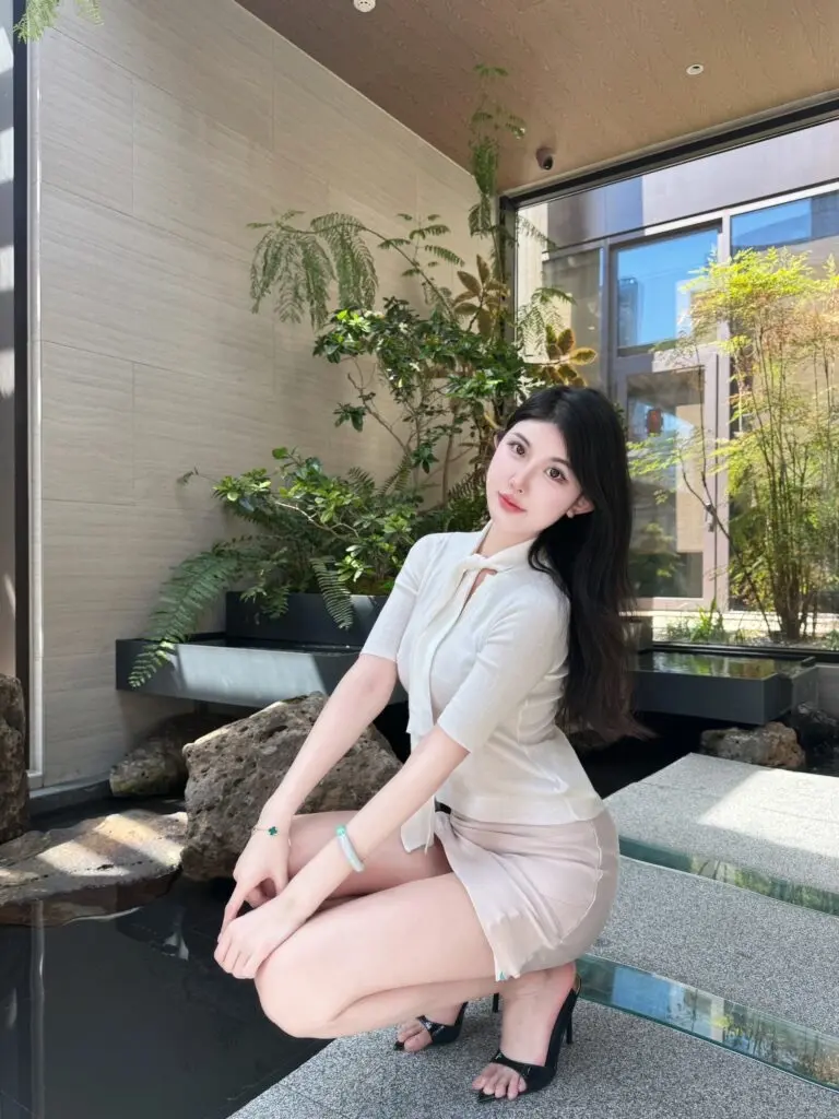 气质绝美~裸色漆皮高跟鞋尖头一字带性感细跟拖鞋女夏季露趾凉鞋