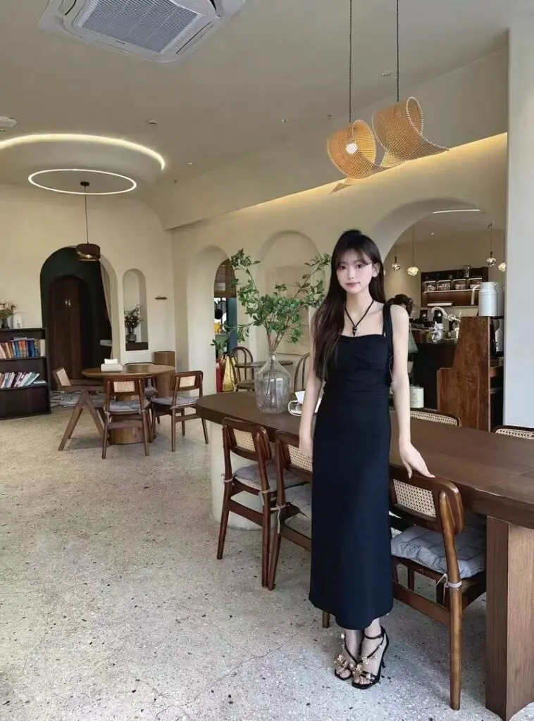 搭配新中式一字带优雅金兰花高跟水钻凉鞋女细跟花朵时尚宴会大码