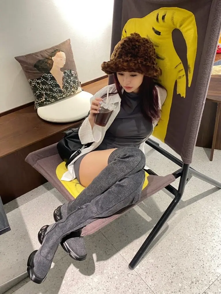 DAPHNELAB达芙妮泡泡糖过膝靴复古长筒靴时装靴瘦瘦靴女