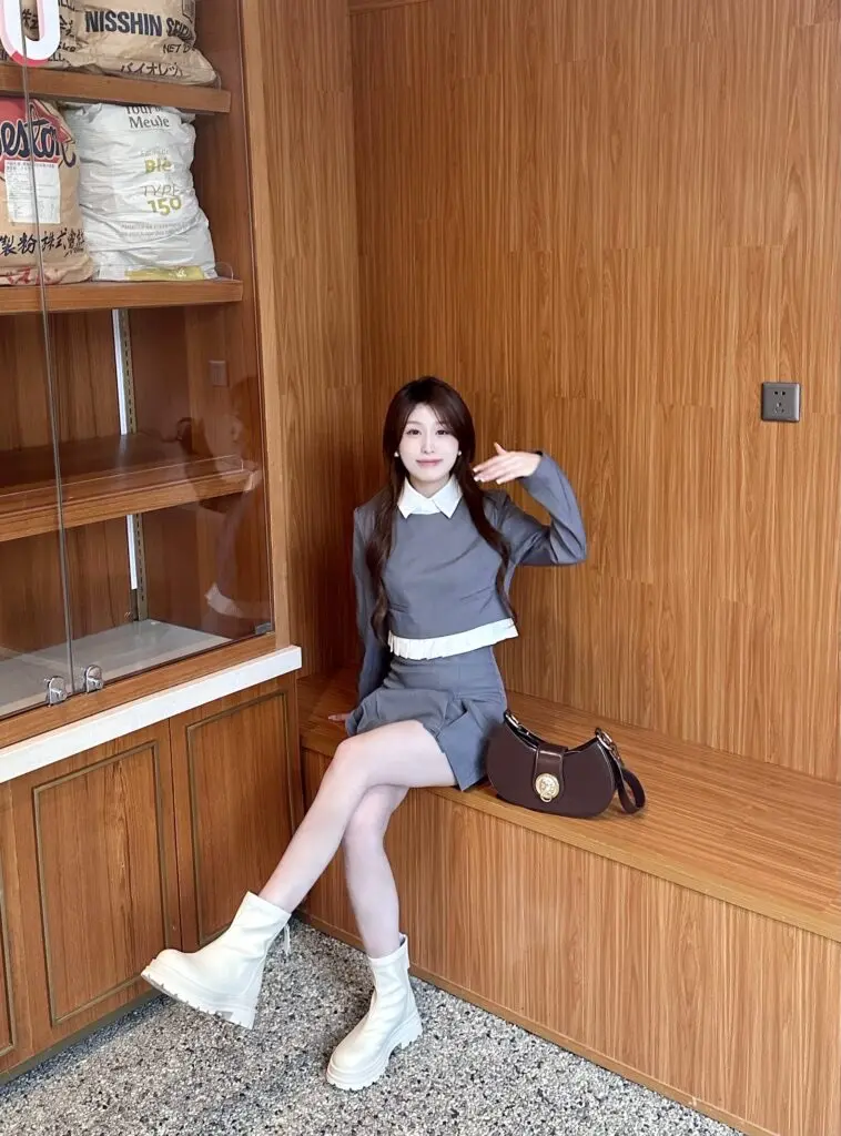 百丽奶皮靴冬弹力靴简约柔软厚底显瘦瘦靴短靴女靴子B1498DD3