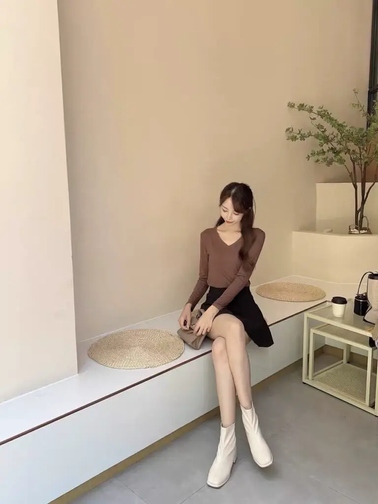 达芙妮真皮法式瘦瘦靴白色短靴女秋高跟女鞋方头女靴子女秋冬