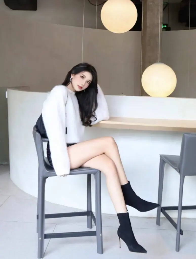 绒面袜靴女秋冬尖头黑色弹力瘦瘦靴气质高跟短靴女靴