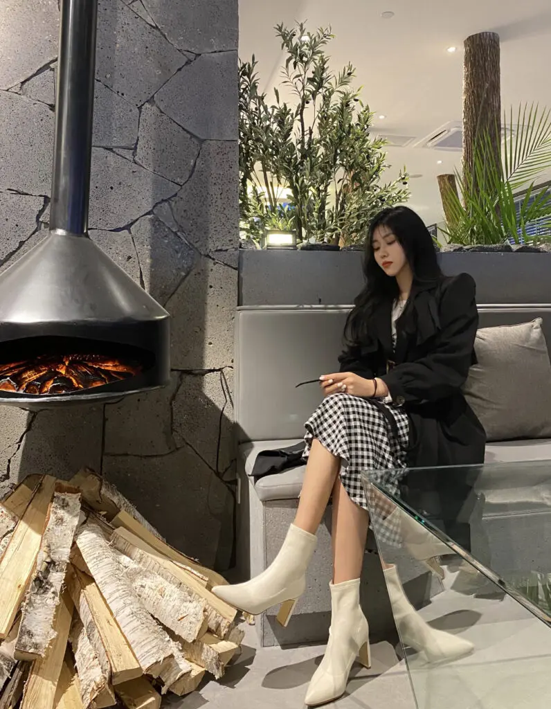 迪丽米迪 米白色高跟短靴女尖头靴子秋冬款弹力瘦瘦靴女