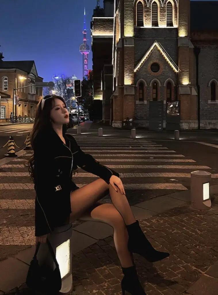 尖头高跟短靴女黑色绒面袜靴裸靴粗跟弹力瘦瘦靴子