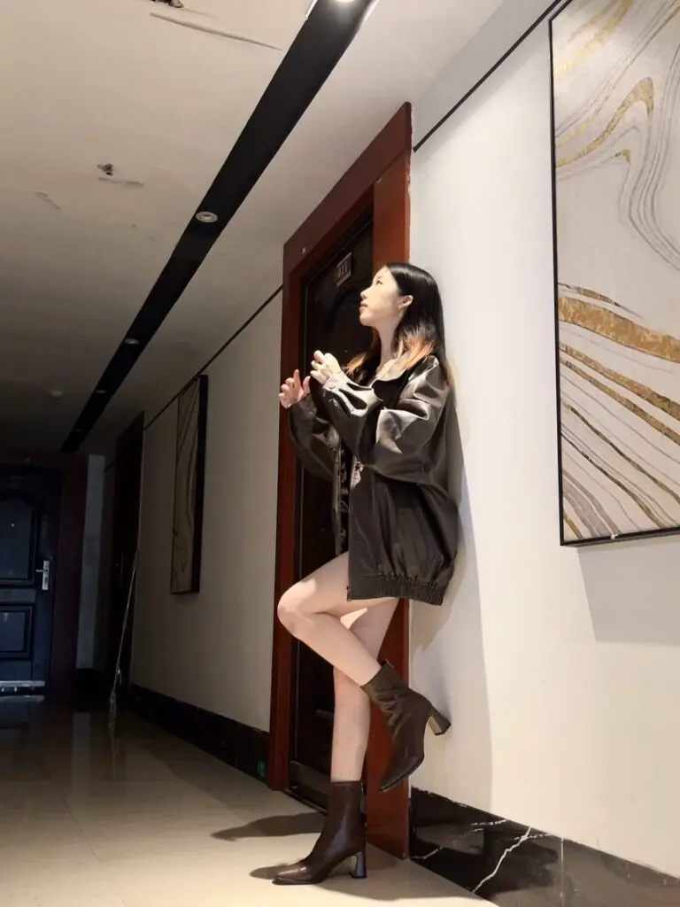 靴子女冬法式瘦瘦靴黑色通勤气质高跟靴方头中筒粗跟短靴