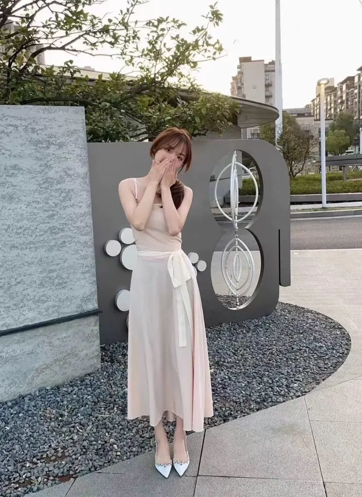 [朵妃定制女鞋]白色水钻高跟鞋女细跟法式尖头包头凉鞋性感御姐单鞋