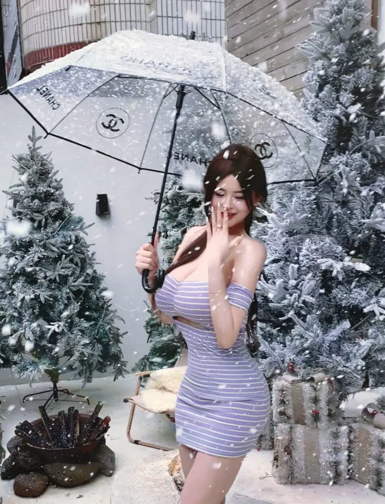 【TiTi美少女】纯欲性感条纹一字领露肩抹胸正反穿收腰包臀连衣裙