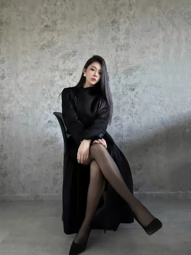 棕色高跟鞋女街拍秋季细跟尖头单鞋浅口黑色绒面职业ol工作鞋